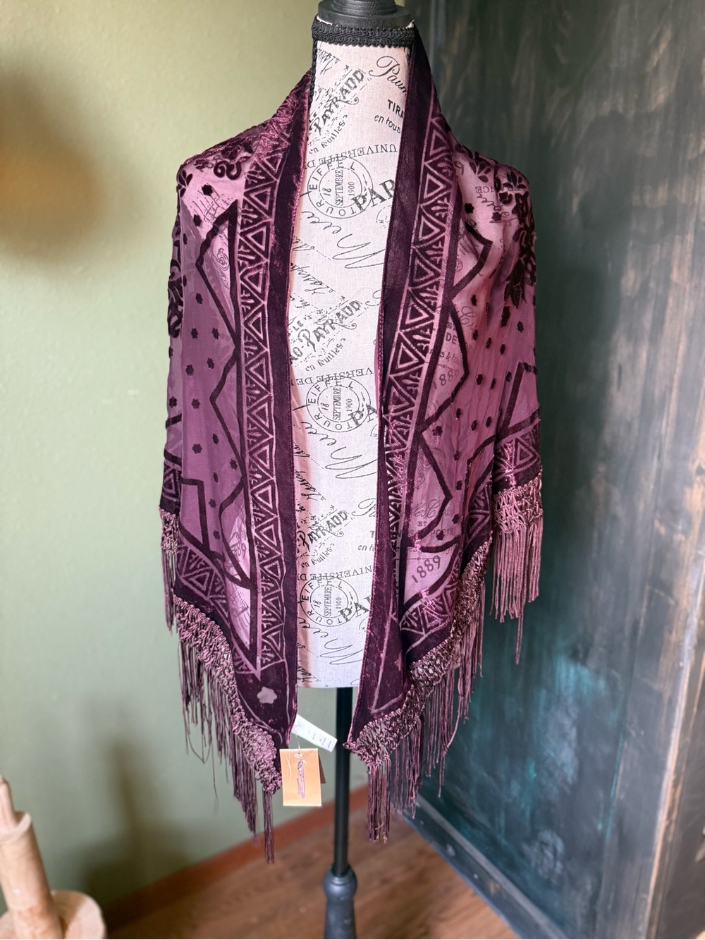 Elegant shawl NWT